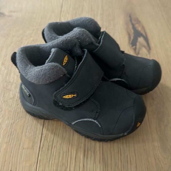 Keen Kootenay gray black waterproof boots insulated 8 - Picture 1 of 4